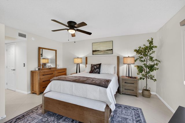 11282 GREEN LAKE Drive 104, Boynton Beach, FL 33437