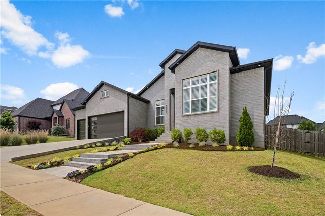8003 W Bancroft Street, Rogers, AR 72758