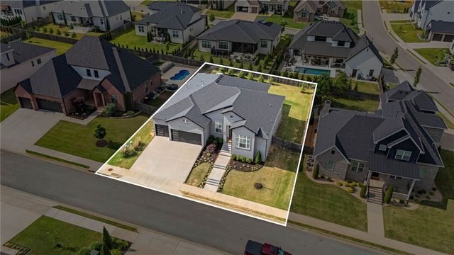 8003 W Bancroft Street, Rogers, AR 72758