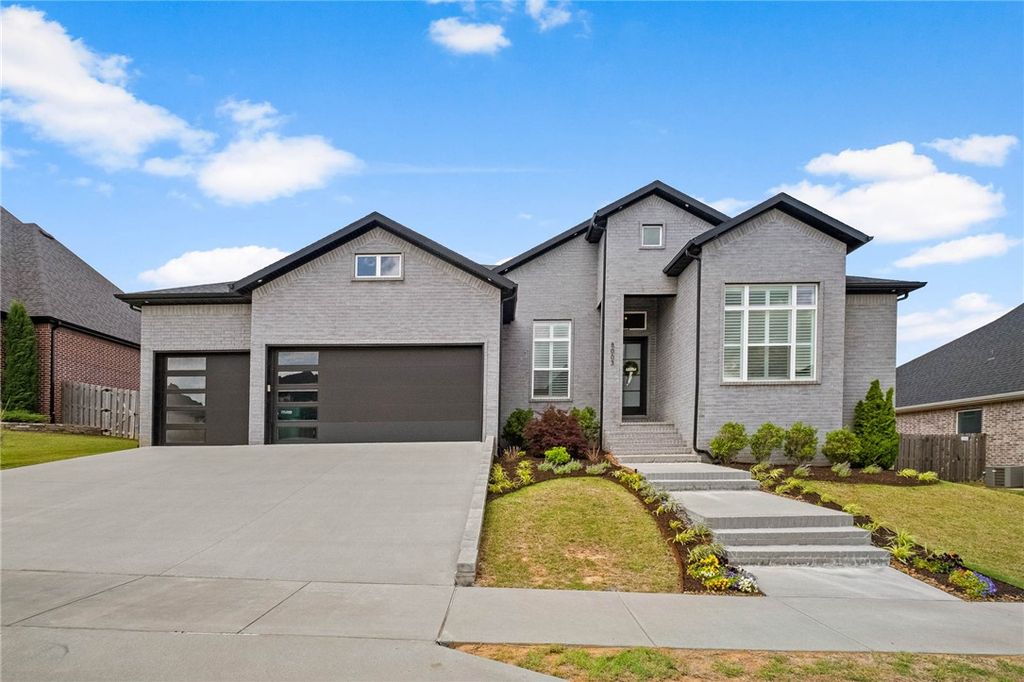 8003 W Bancroft Street, Rogers, AR 72758