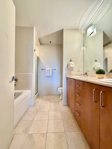 737 W Washington Boulevard 1209, Chicago, IL 60661