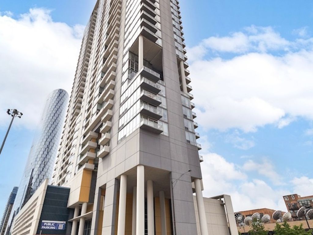 Image 3 of property listing at 737 W Washington Boulevard 1209, Chicago, IL 60661