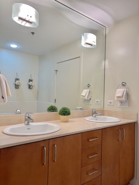 Image 21 of property listing at 737 W Washington Boulevard 1209, Chicago, IL 60661