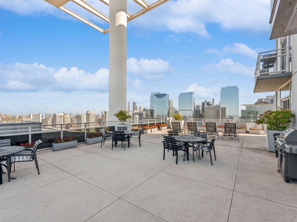 Image 27 of property listing at 737 W Washington Boulevard 1209, Chicago, IL 60661