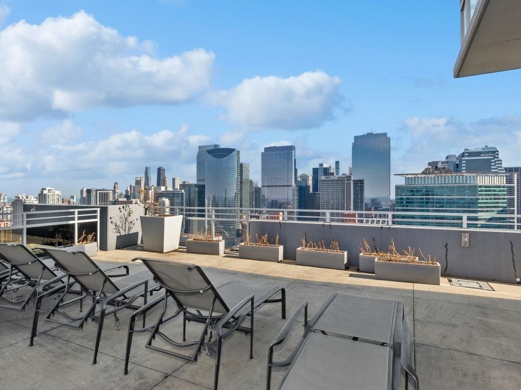 Image 28 of property listing at 737 W Washington Boulevard 1209, Chicago, IL 60661
