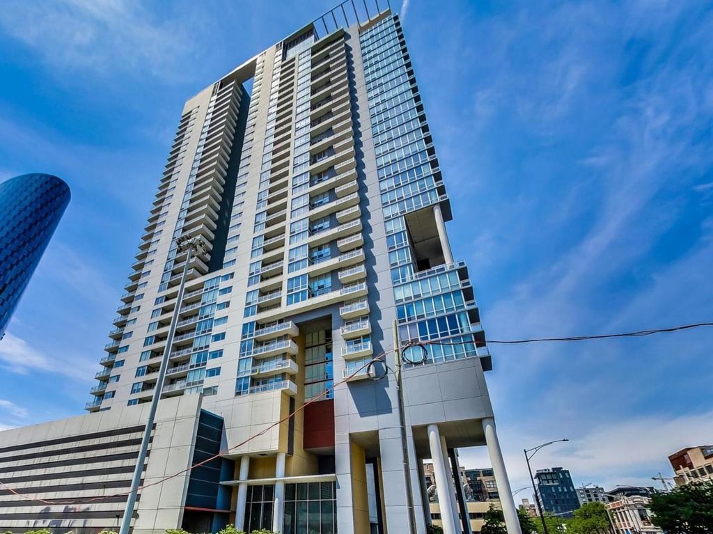 Image 4 of property listing at 737 W Washington Boulevard 1209, Chicago, IL 60661