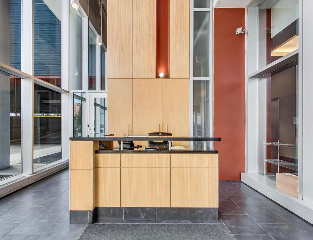 Image 5 of property listing at 737 W Washington Boulevard 1209, Chicago, IL 60661