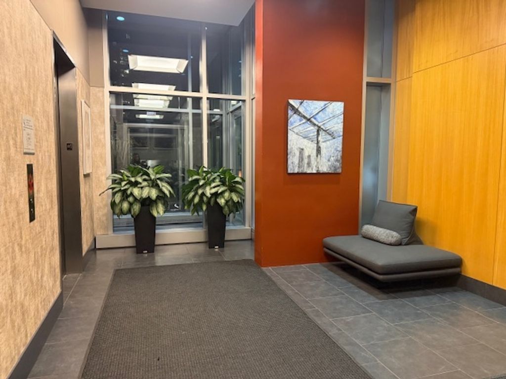 Image 6 of property listing at 737 W Washington Boulevard 1209, Chicago, IL 60661
