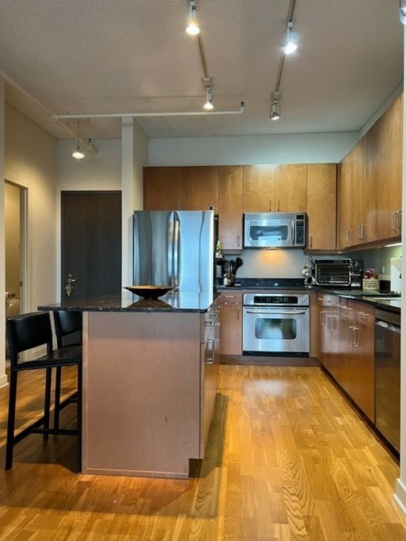 Image 10 of property listing at 737 W Washington Boulevard 1209, Chicago, IL 60661