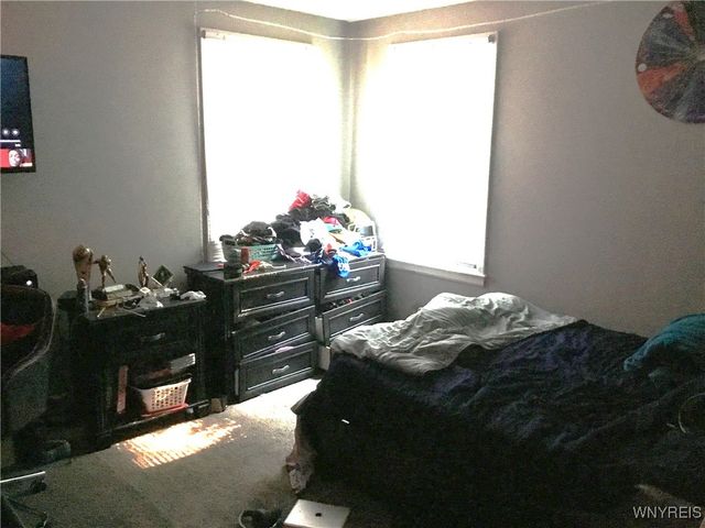 25 Fernwood Avenue, West Seneca, NY 14206