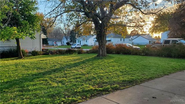 25 Fernwood Avenue, West Seneca, NY 14206