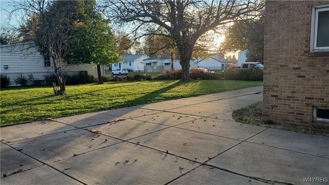 25 Fernwood Avenue, West Seneca, NY 14206