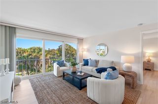 570 12th AVE S 570, Naples, FL 34102