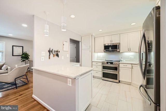 1106 MAINSAIL DR, Annapolis, MD 21403