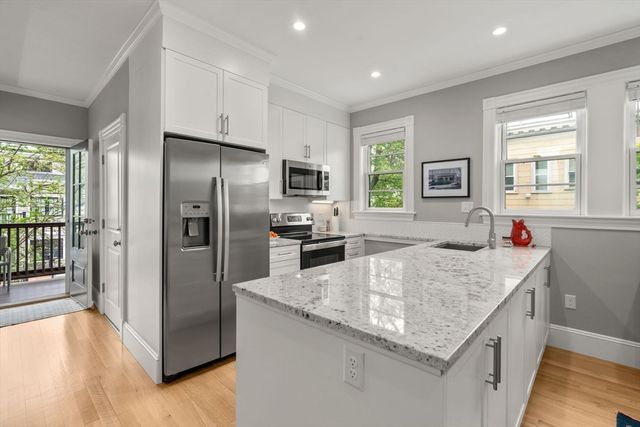 118 Kinnaird St 2, Cambridge, MA 02139