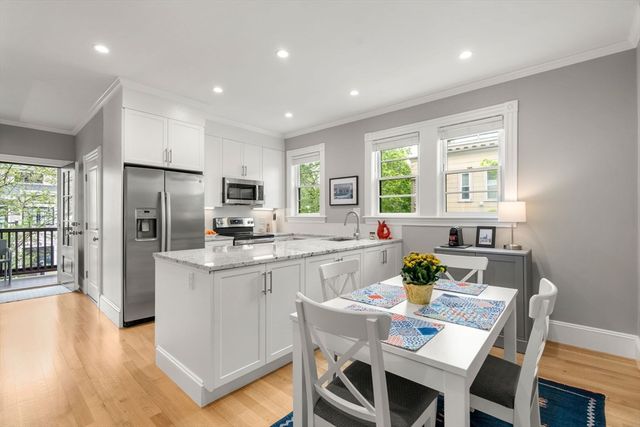 118 Kinnaird St 2, Cambridge, MA 02139