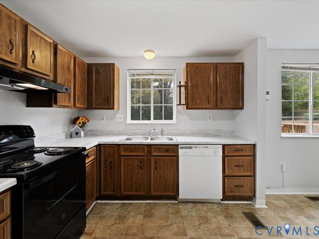 1104 Bentbrook Dr, Highland Springs, VA 23231