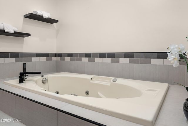 6323 Thomas Drive 501A, Panama City, FL 32408