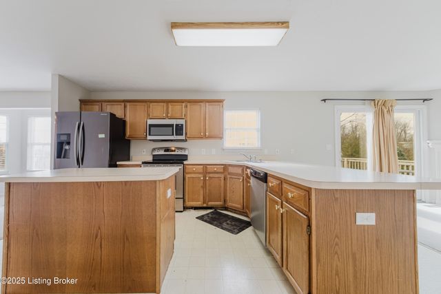 4400 Bays End Ct, Louisville, KY 40245