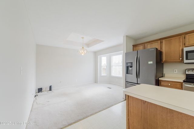 4400 Bays End Ct, Louisville, KY 40245