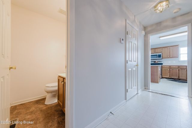 4400 Bays End Ct, Louisville, KY 40245