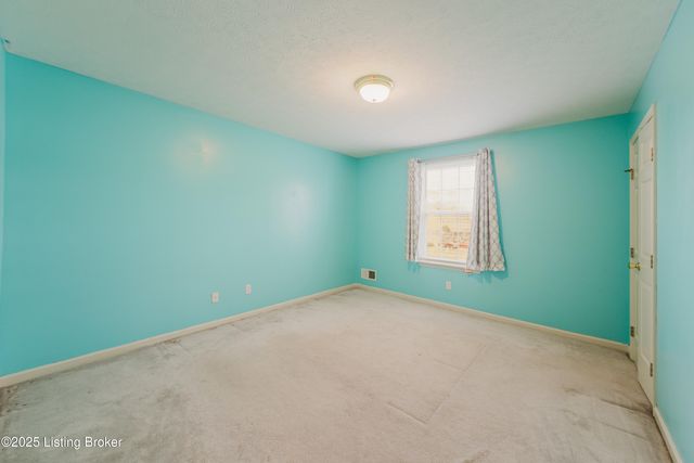 4400 Bays End Ct, Louisville, KY 40245