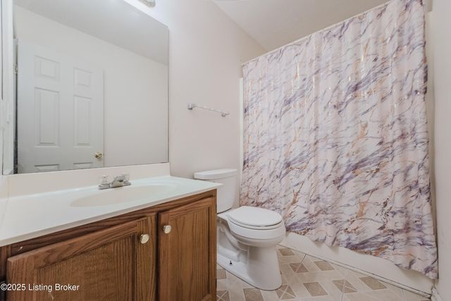 4400 Bays End Ct, Louisville, KY 40245