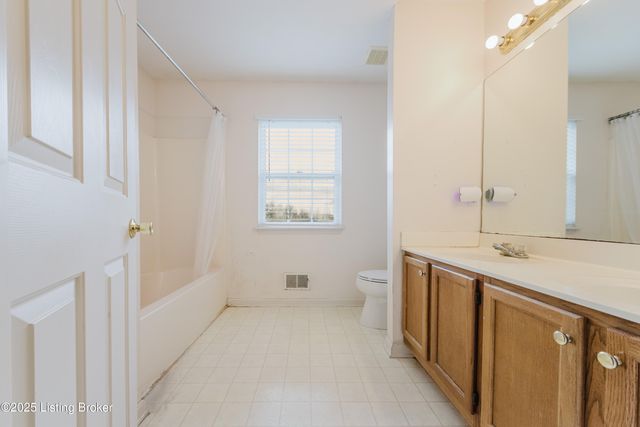 4400 Bays End Ct, Louisville, KY 40245