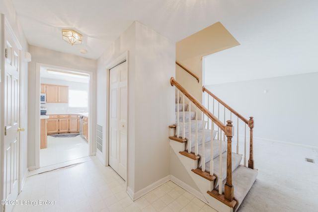 4400 Bays End Ct, Louisville, KY 40245