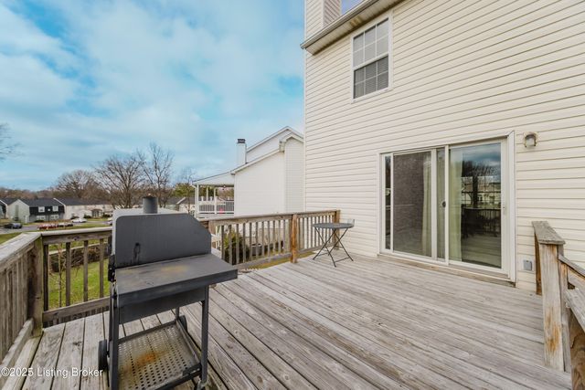 4400 Bays End Ct, Louisville, KY 40245