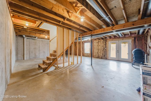 4400 Bays End Ct, Louisville, KY 40245