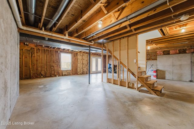 4400 Bays End Ct, Louisville, KY 40245