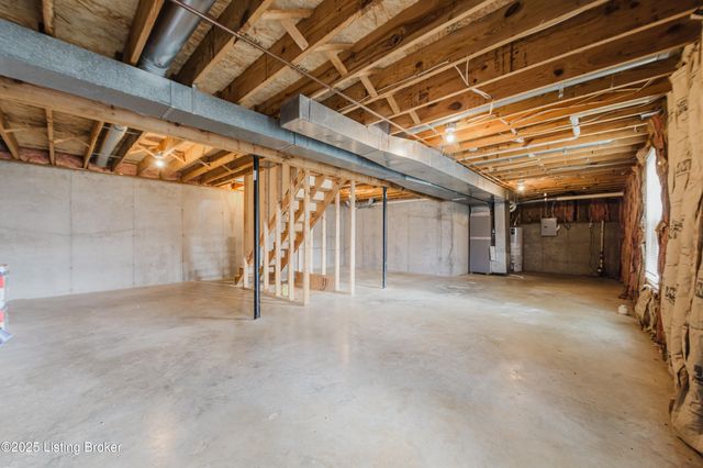 4400 Bays End Ct, Louisville, KY 40245