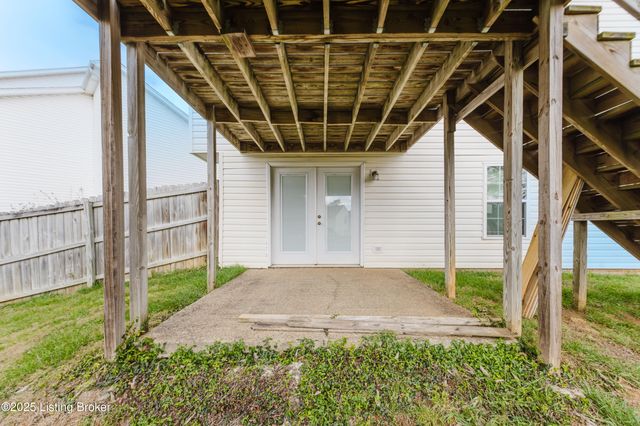 4400 Bays End Ct, Louisville, KY 40245