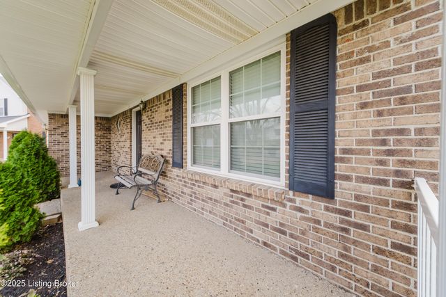 4400 Bays End Ct, Louisville, KY 40245