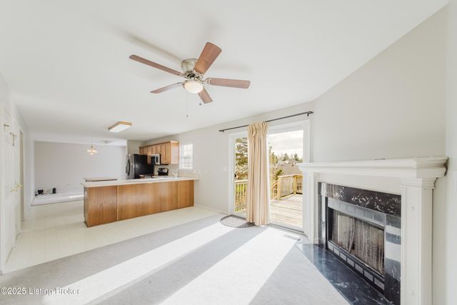 4400 Bays End Ct, Louisville, KY 40245