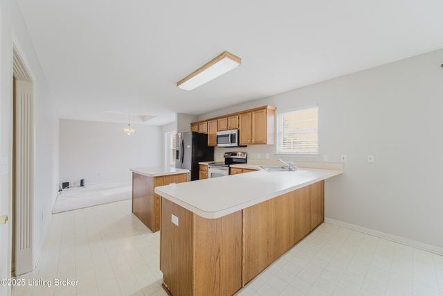 4400 Bays End Ct, Louisville, KY 40245