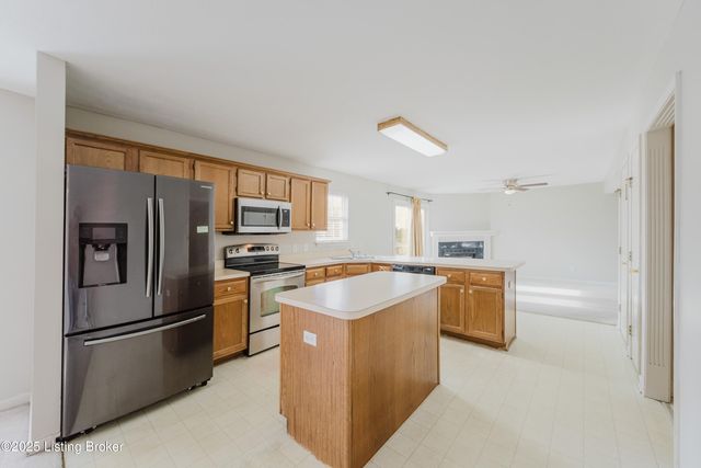 4400 Bays End Ct, Louisville, KY 40245