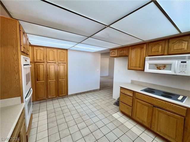6930 South Valley View Boulevard, Las Vegas, NV 89118