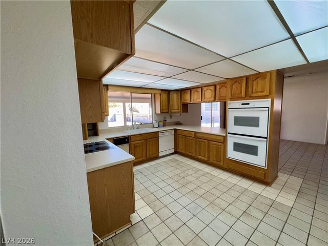 6930 South Valley View Boulevard, Las Vegas, NV 89118