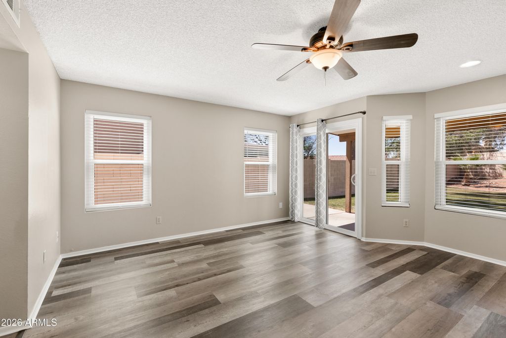 Image 10 of property listing at 15022 S 28TH Street, Phoenix, AZ 85048