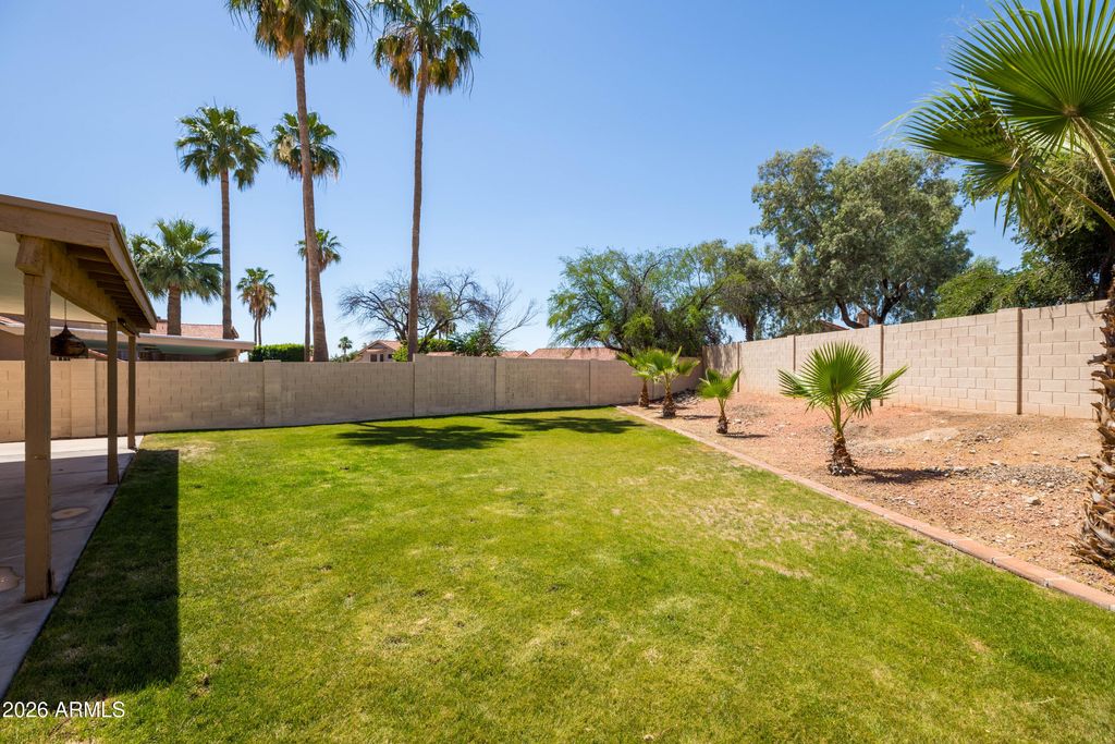 Image 11 of property listing at 15022 S 28TH Street, Phoenix, AZ 85048