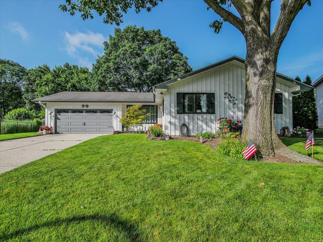 73 Devonshire Circle, Elgin, IL 60123