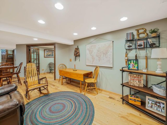 73 Devonshire Circle, Elgin, IL 60123