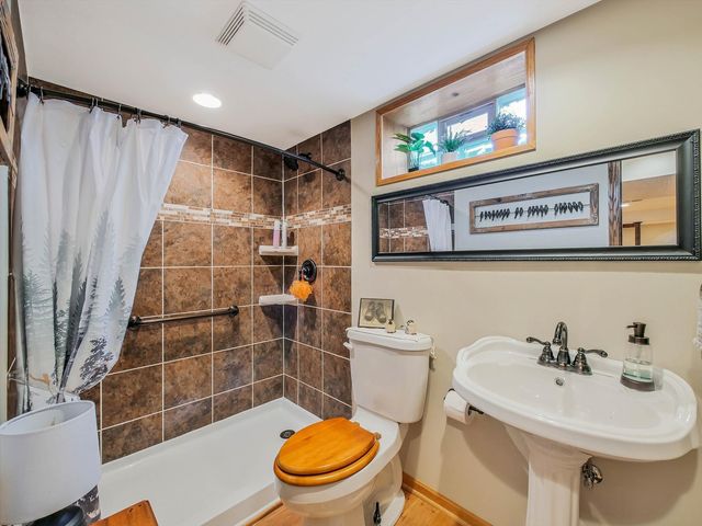 73 Devonshire Circle, Elgin, IL 60123