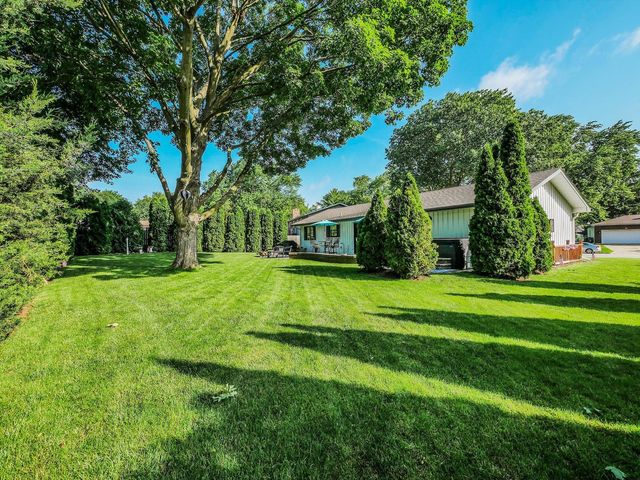 73 Devonshire Circle, Elgin, IL 60123