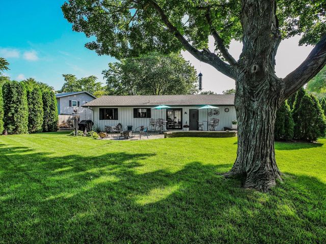 73 Devonshire Circle, Elgin, IL 60123