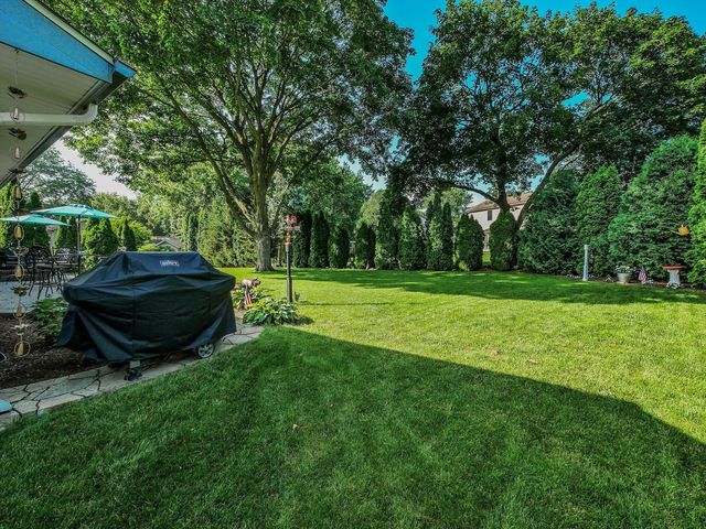 73 Devonshire Circle, Elgin, IL 60123