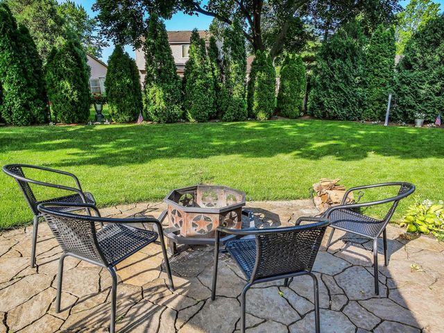 73 Devonshire Circle, Elgin, IL 60123