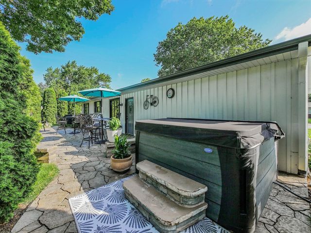 73 Devonshire Circle, Elgin, IL 60123